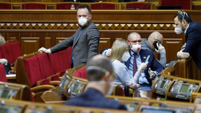 Рада продлила закон о коронавирусе из-за обострения ситуации с COVID-19 Рада продлила закон о коронавирусе из-за обострения ситуации с COVID-19