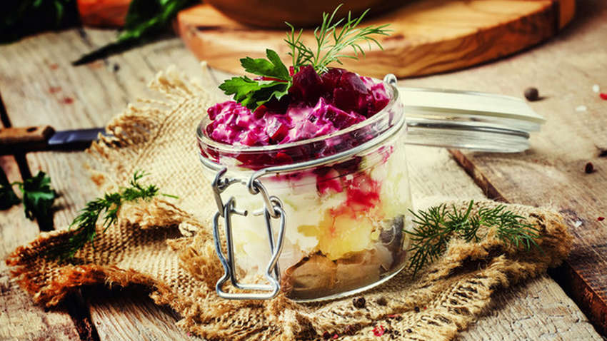 Диетолог рассказала, какие салаты вреднее фастфуда Диетолог рассказала, какие салаты вреднее фастфуда