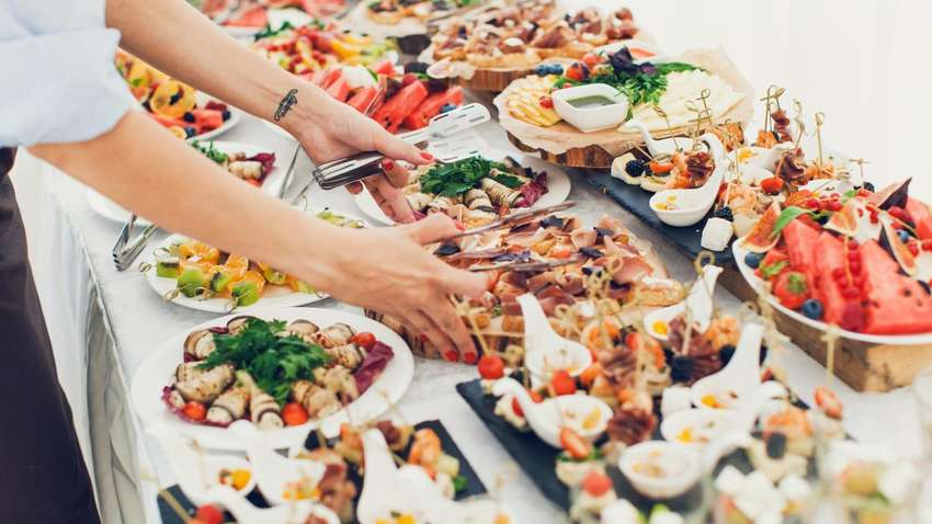 В Японии провели эксперимент и выяснили, с какой скоростью вирус передается в ресторане (ВИДЕО)