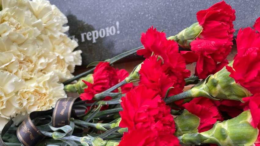 Зеленский присвоил посмертные награды погибшим на Херсонщине черкасским полицейским Зеленский присвоил посмертные награды погибшим на Херсонщине черкасским полицейским