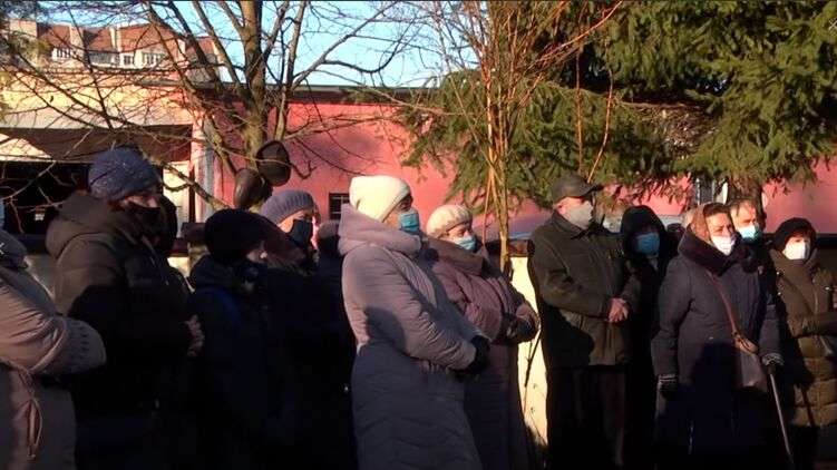 Во Львове священник переписал церковь на дочь, а участок - на зятя