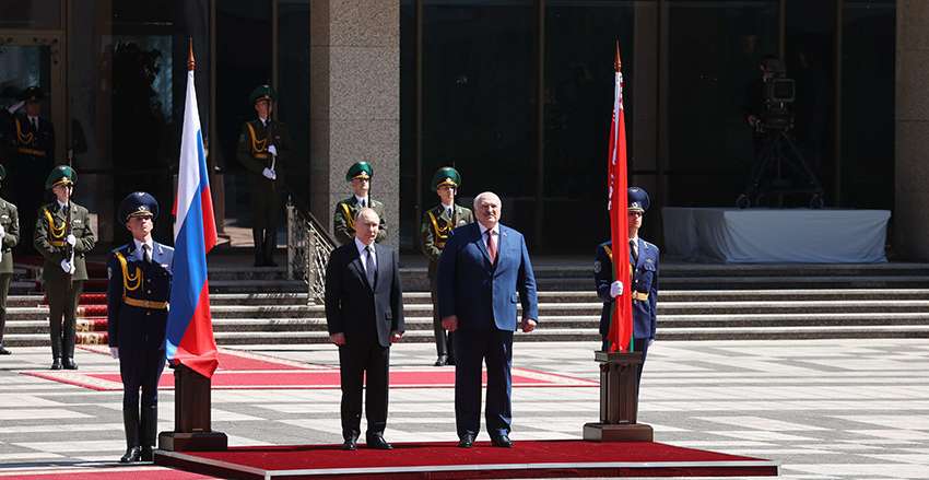 Какой "привет" Путин передал Си: о чем говорят его заявления в Беларуси