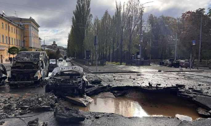 Инцидент с Крымским мостом и массированный обстрел Украины: о чем говорят действия Кремля