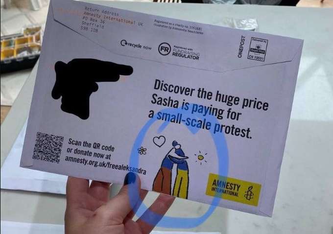 Amnesty International снова вляпалась в скандал, на этот раз из-за объятий украинца и россиянина 