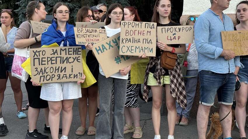 Протесты в Украине станут "оружием": стало известно о крайне опасном плане Путина  Протесты в Украине станут "оружием": стало известно о крайне опасном плане Путина