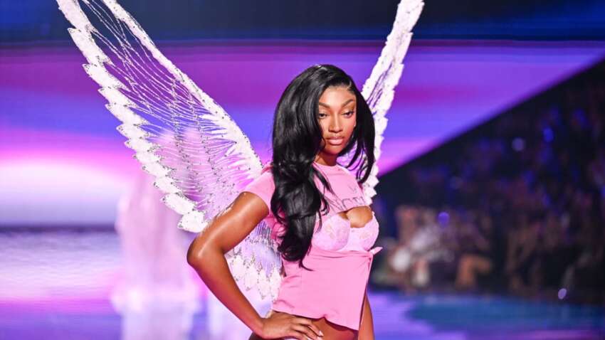 В показе мод Victoria's Secret впервые приняла участие профессиональная спортсменка
