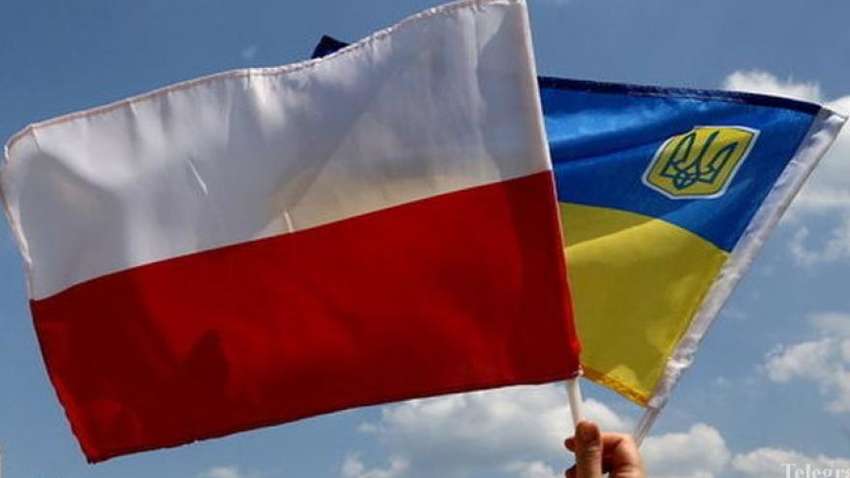 Индонезия или Польша – какая разница: в Офисе Президента перепутали флаги двух стран Индонезия или Польша – какая разница: в Офисе Президента перепутали флаги двух стран