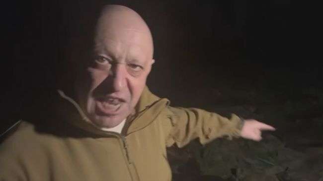 Пригожин заявил о "драпающих толпах военнослужащих российской армии" Пригожин заявил о "драпающих толпах военнослужащих российской армии"