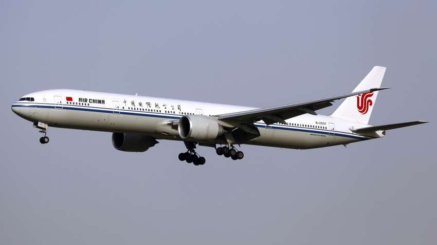 Велика китайська авіакомпанія змушена скоротити кількість рейсів