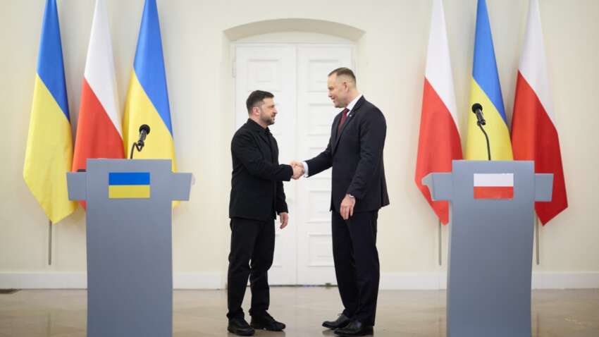 Не обошлось без едкого намека: какой подарок Навроцкий сделал Зеленскому во время первой встречи