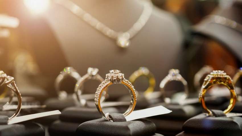 Эксперты рассказали, кому не стоит носить золото