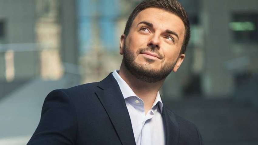 Відомого українського ведучого на вокзалі зупинили ТЦК