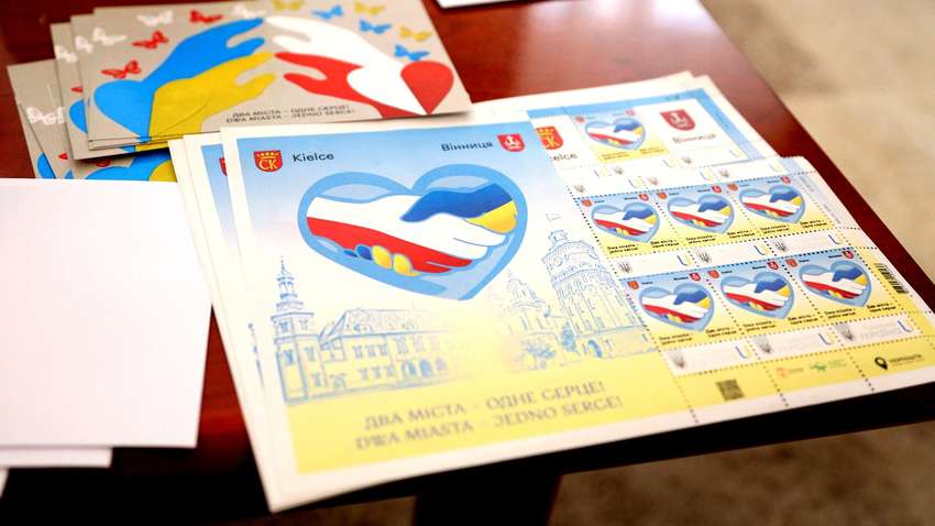 В Польше выпустили уникальную марку, посвященную польско-украинской дружбе: детали