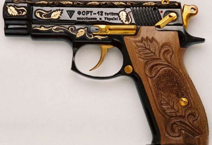 Аваков готує власну армію, і озброює її нагородними вогнепалами