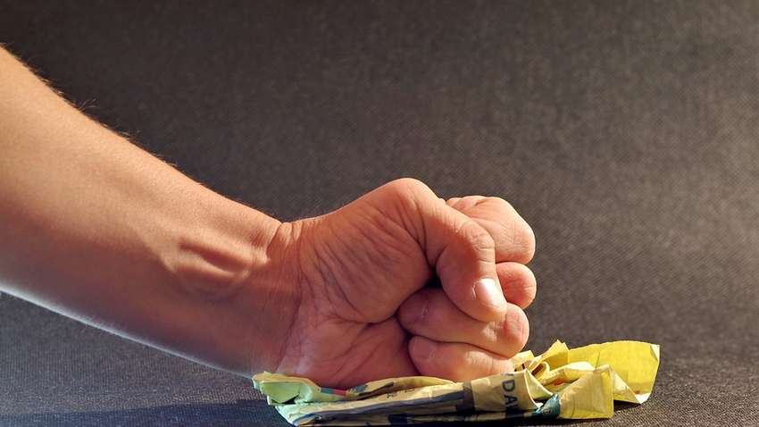 В Польше парень избил священника: что его разозлило В Польше парень избил священника: что его разозлило