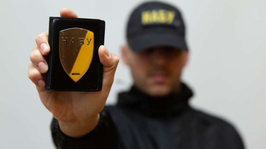 Річні зарплати керівництва НАБУ: скільки отримують ті, хто бореться з корупцією в Україні Річні зарплати керівництва НАБУ: скільки отримують ті, хто бореться з корупцією в Україні