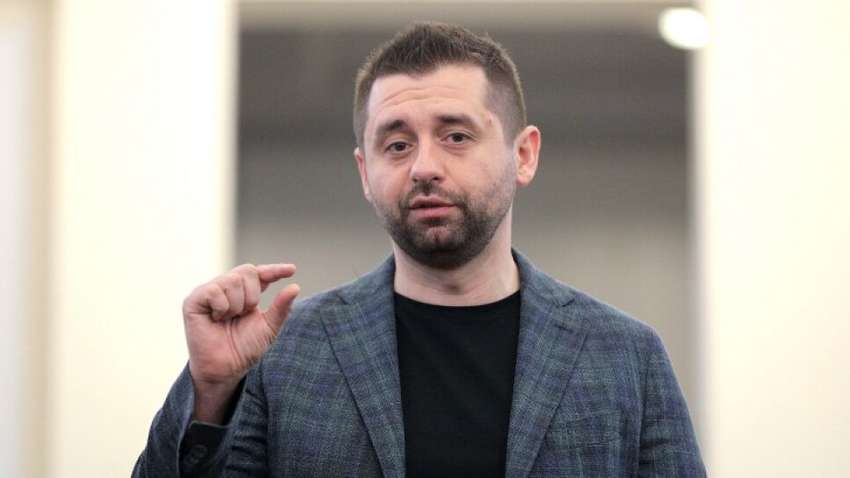 У «Слузі народу» зацікавилися подвійним громадянством свого лідера У «Слузі народу» зацікавилися подвійним громадянством свого лідера