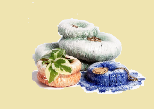 Дизайнер робить порцелянові мисочки з волосся своїх рідних