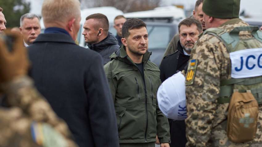 Зеленский открыл мост в Станице Луганской