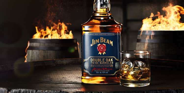 В США сгорели миллионы литров популярного виски, - ВИДЕО