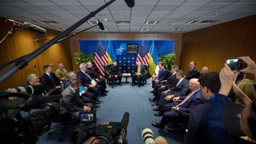 «Там много украинских дронов»: Зеленский остроумно ответил Трампу на идею встречи в РФ