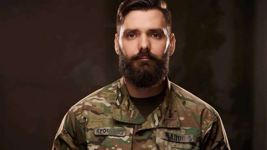 Легендарний військовий командир пояснив, чому залишає "Азов" Легендарний військовий командир пояснив, чому залишає "Азов"