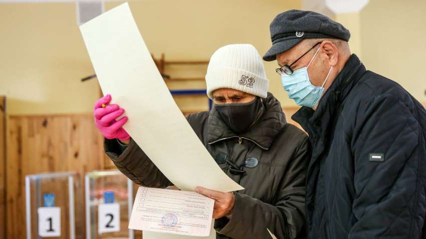 Місцеві вибори в Україні: жителі яких міст повторно обиратимуть мера