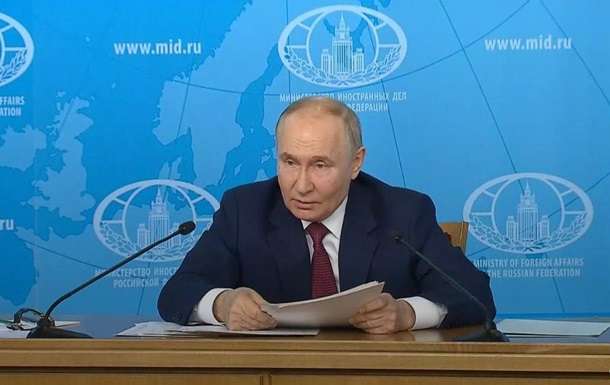 Путін визнав, що в РФ не все йде за планом «на українському напрямку» Путін визнав, що в РФ не все йде за планом «на українському напрямку»