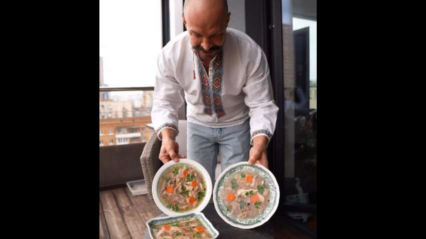 Рождество и Новый год на пороге – известный кулинар научил, как правильно варить студень без желатина Рождество и Новый год на пороге – известный кулинар научил, как правильно варить студень без желатина