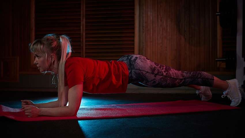 Неправильна постава: як сутулість впливає на здоров'я та спортивні результати Неправильна постава: як сутулість впливає на здоров'я та спортивні результати