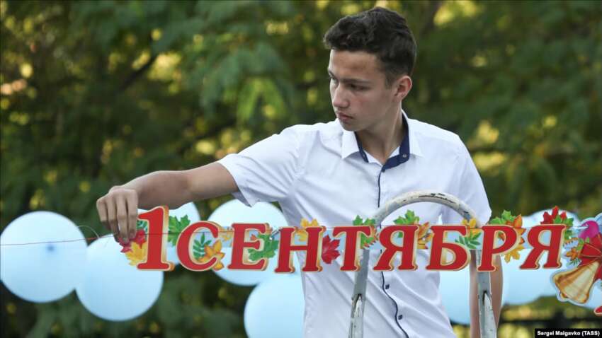 Что происходит на полуострове: подростки в Крыму учат украинский и бегут