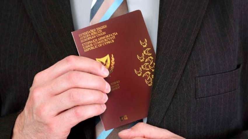 Кипр прекращает выдачу "золотых паспортов"
