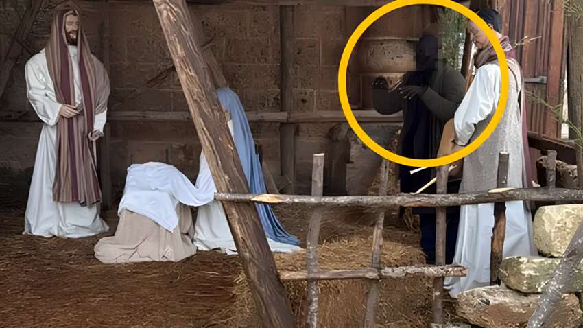 Рождественский вертеп превратился в ловушку: мэра насторожила "живая статуя" на площади Рождественский вертеп превратился в ловушку: мэра насторожила "живая статуя" на площади