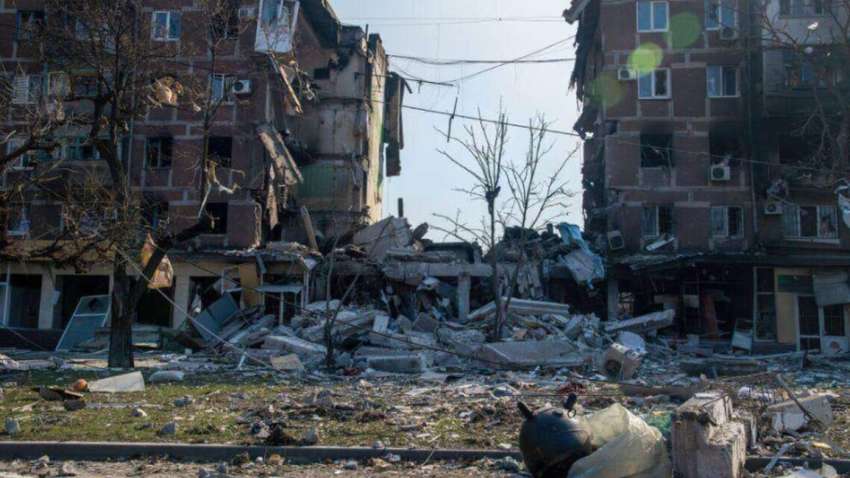 Нескінчений караван смерті: в Маріуполі під завалами знаходять сотні тіл  