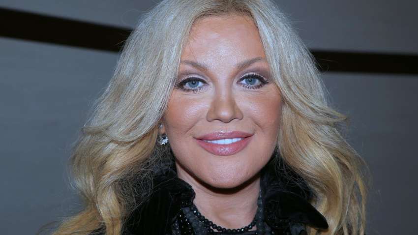 Повалий пошла на выборы Путина и показала свой российский паспорт (ФОТО) Повалий пошла на выборы Путина и показала свой российский паспорт (ФОТО)