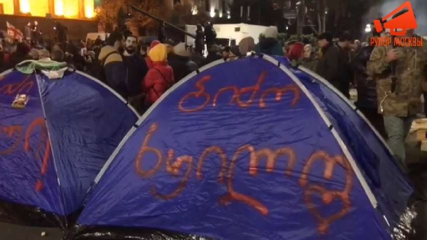 Протестувальники у Грузії встановили намети біля парламенту