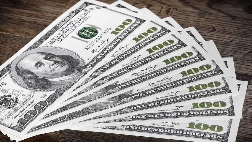 Валютний рекорд: українці скуповують долари з небаченим розмахом