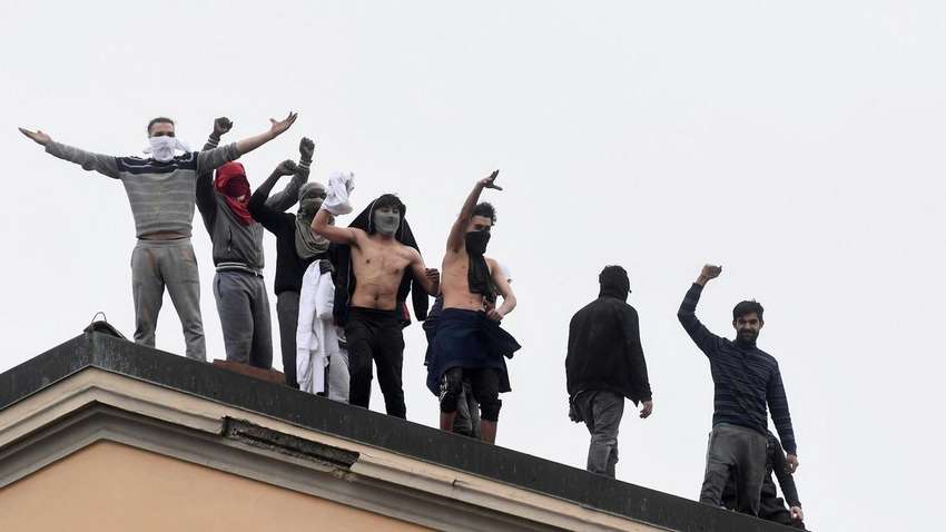 "Коронавірус в Італії": ув'язнені в тюрмах влаштували бунти, є жертви 