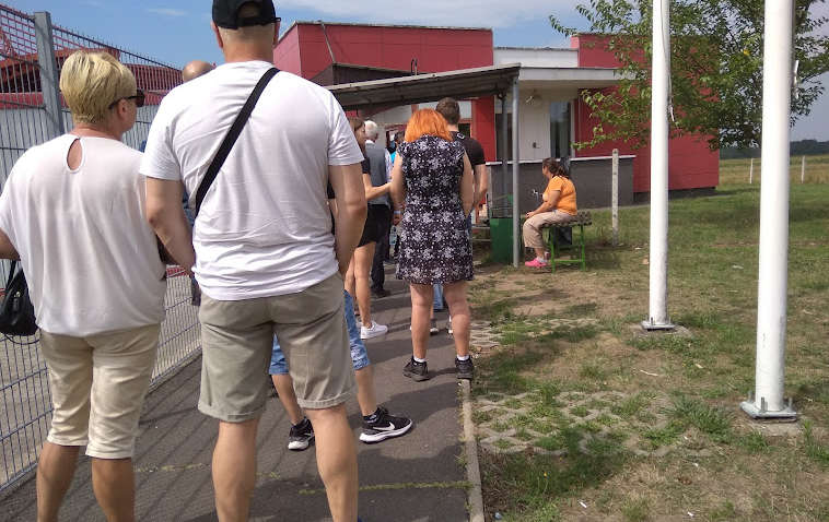 Жители Закарпатья могут получить вакцину на границе с Венгрией: какими препаратами прививают Жители Закарпатья могут получить вакцину на границе с Венгрией: какими препаратами прививают