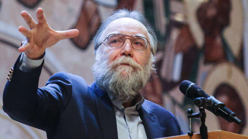 «Отключить интернет на все лето»: идеолог «русского мира» Дугин предлагает россиянам кататься на самокате и ловить бабочек