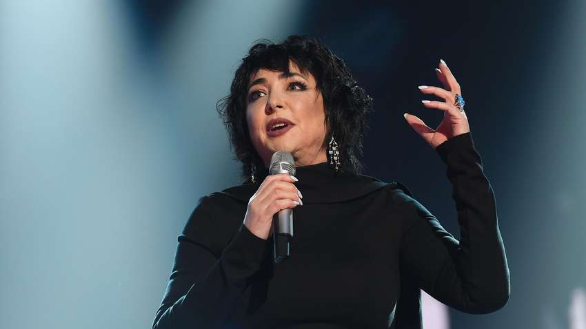 Шокувала неповагою до фанатів: п'яна Лоліта зганьбилася прямо на сцені