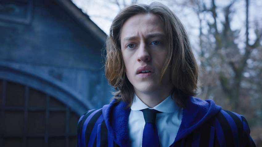 Звезду сериала "Уэнздей" обвиняют в сексуальном насилии. В сеть попали шокирующие фото