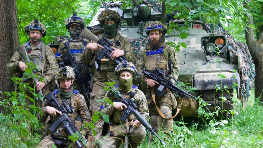 Украинский экипаж выжил после прямого попадания ракеты Украинский экипаж выжил после прямого попадания ракеты