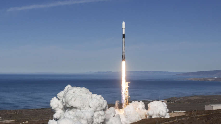 Ракета Falcon 9 успішно доставила на орбіту телекомунікаційний супутник