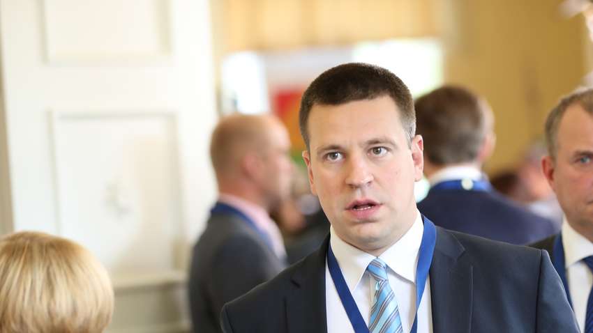 В Эстонии оппозиционные депутаты объявили бойкот премьер-министру