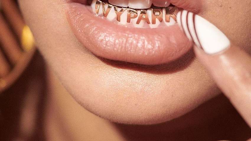 Бейонсе выпустила аксессуары для зубов совместно с Adidas