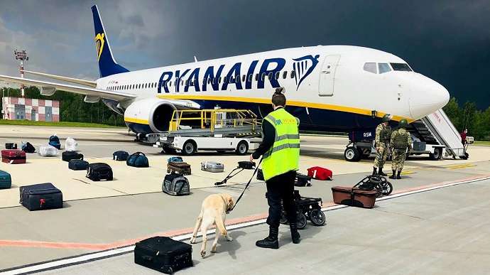 Принудительная посадка самолета Ryanair в Беларуси: в Польше обнародовали новые записи (ВИДЕО) Принудительная посадка самолета Ryanair в Беларуси: в Польше обнародовали новые записи (ВИДЕО)