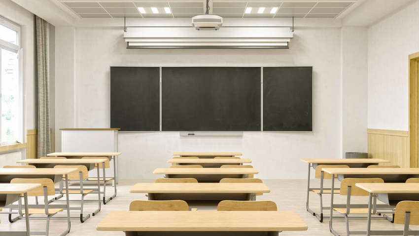 Скандал в Одессе: ученик попросил интимные фото у учительницы физики