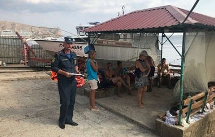 Біля узбережжя Криму в Чорному морі потонув прогулянковий катер