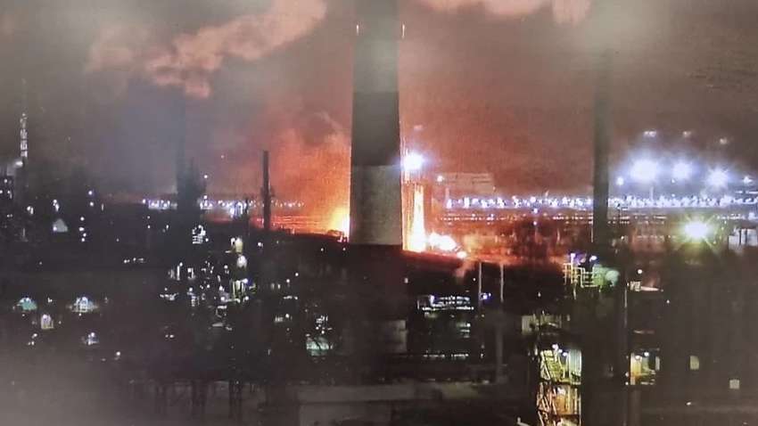 В России на нефтеперерабатывающем заводе "Лукойл” прогремело несколько мощных взрывов